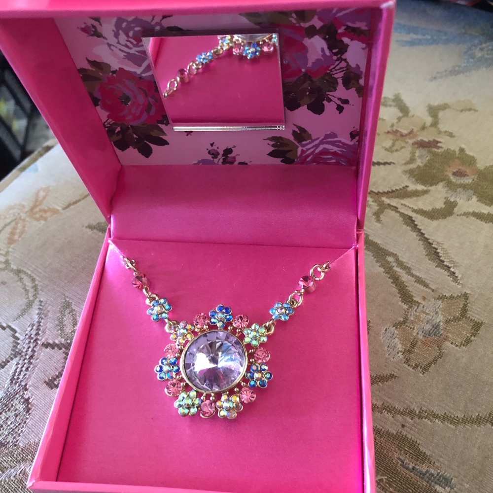Y2K Betsey Johnson Costume Necklace- 645 $40 or $35 w/offer